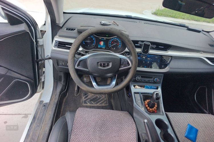 GEELY Emgrand 2019 car image #12