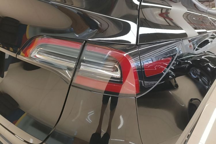 Tesla Model Y 2021 #8 Tesla Model Y 2021 car image #8