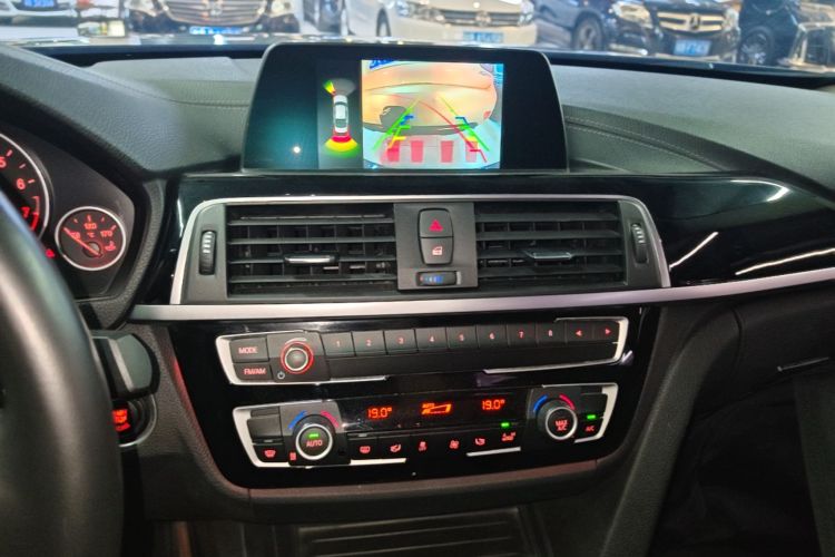 BMW 3 Series 2018 #17 BMW 3 Series 2018 car image #17