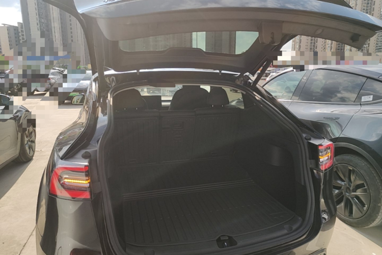 Tesla Model Y 2022 car image #19