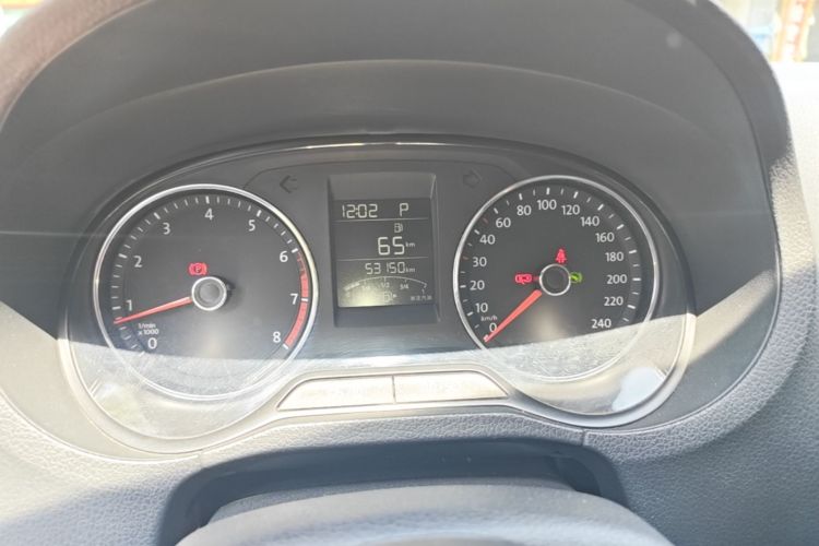 Volkswagen Polo 2016 car image #12
