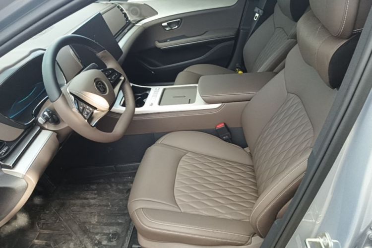BYD Han 2025 car image #15