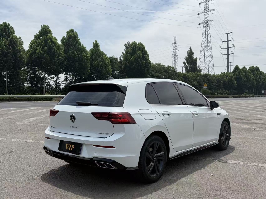 Volkswagen Golf 2023 car image #6