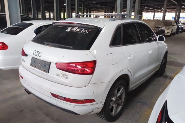 Audi Q3 2018 car image #7