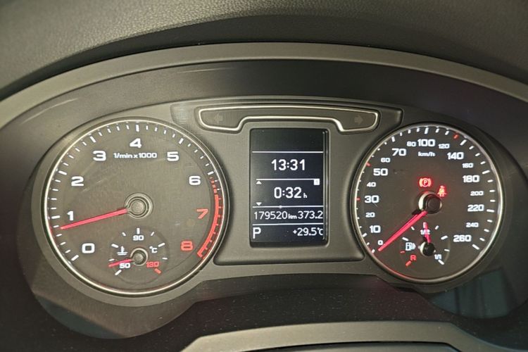 Audi Q3 2016 изображение автомобиля #12