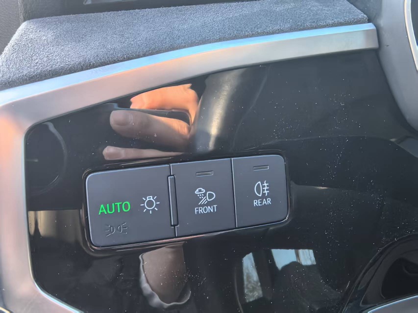 Audi Q3 2023 car image #10