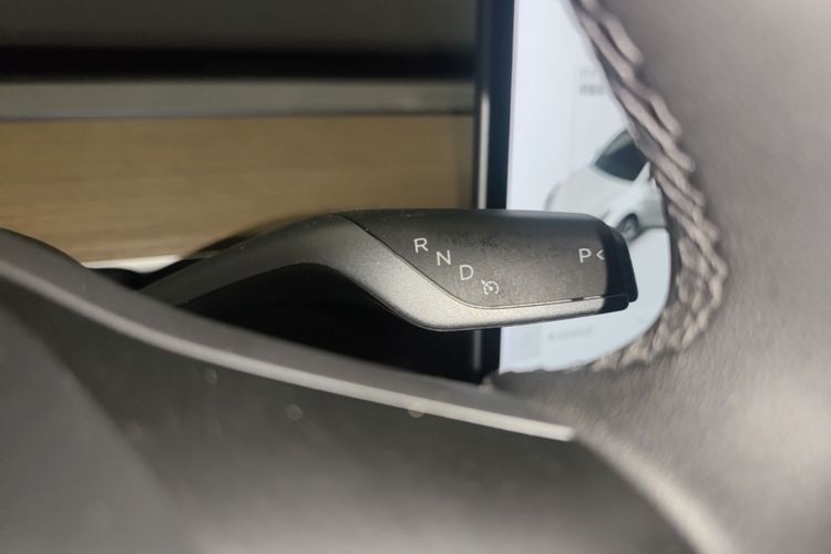 Tesla Model Y 2021 #14 Tesla Model Y 2021 car image #14