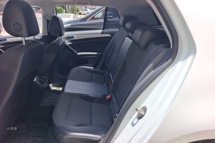 Volkswagen Golf 2018 car image #19