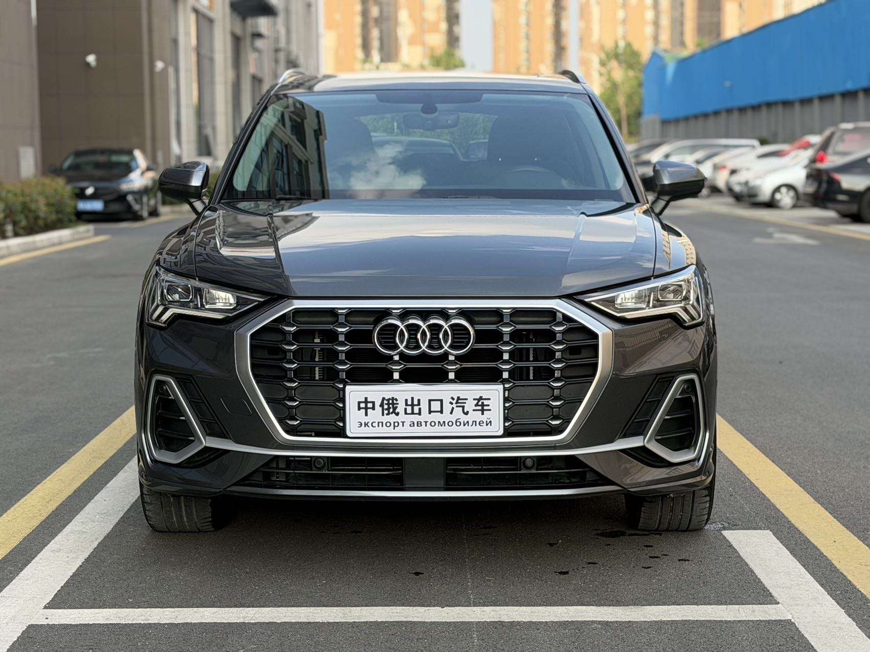 Audi Q3 2022 car image #2