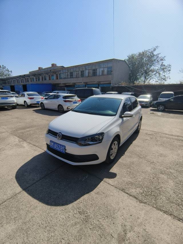 Volkswagen Polo 2015 Volkswagen Polo 2015 car image