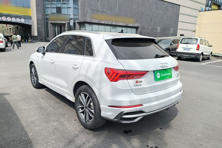 Audi Q3 2022 car image #5