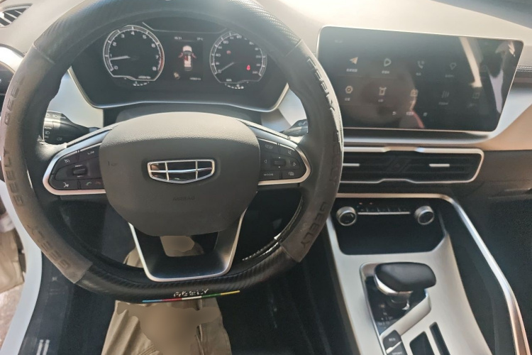 GEELY Coolray 2023 immagine di auto #11