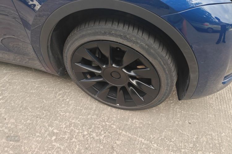 Tesla Model Y 2023 car image #9