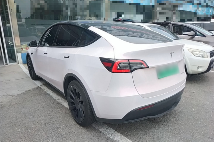 Tesla Model Y 2023 #5 Tesla Model Y 2023 car image #5