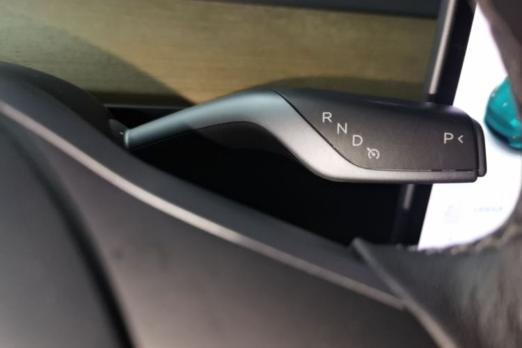 Tesla Model Y 2021 car image #14