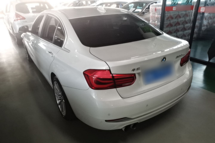 BMW 3 Series 2018 car image #7