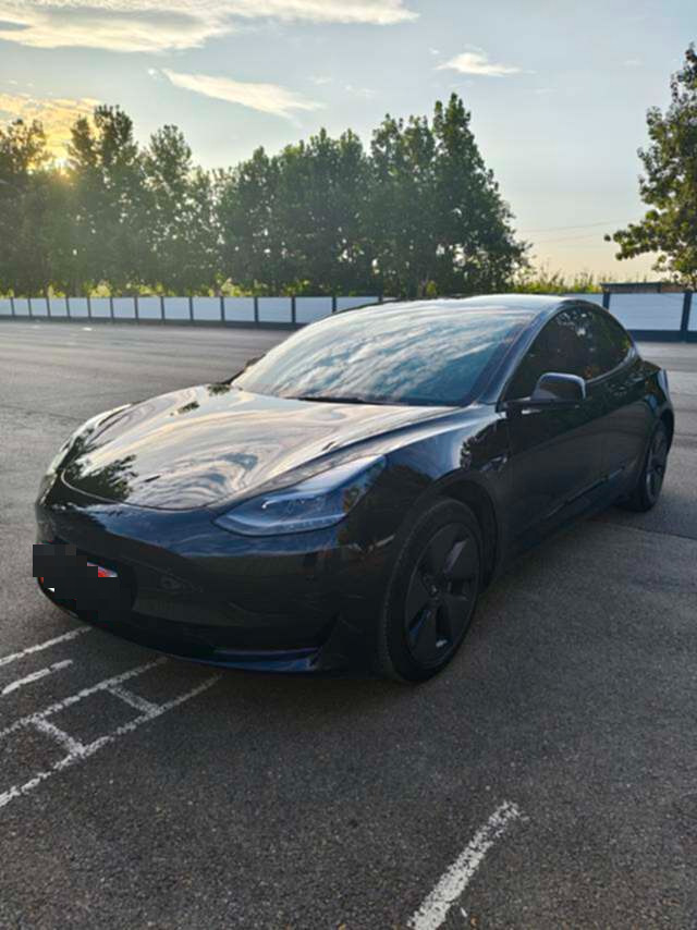 Tesla Model 3 2023 car image #2