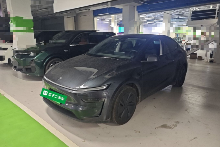 Tesla Model Y 2025 #2 Tesla Model Y 2025 car image #2