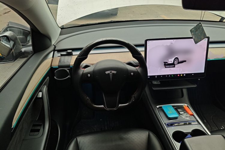 Tesla Model Y 2022 car image #11