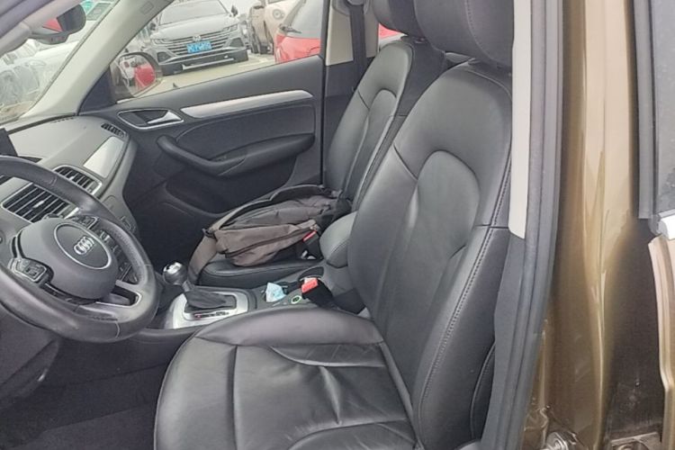 Audi Q3 2016 car image #15