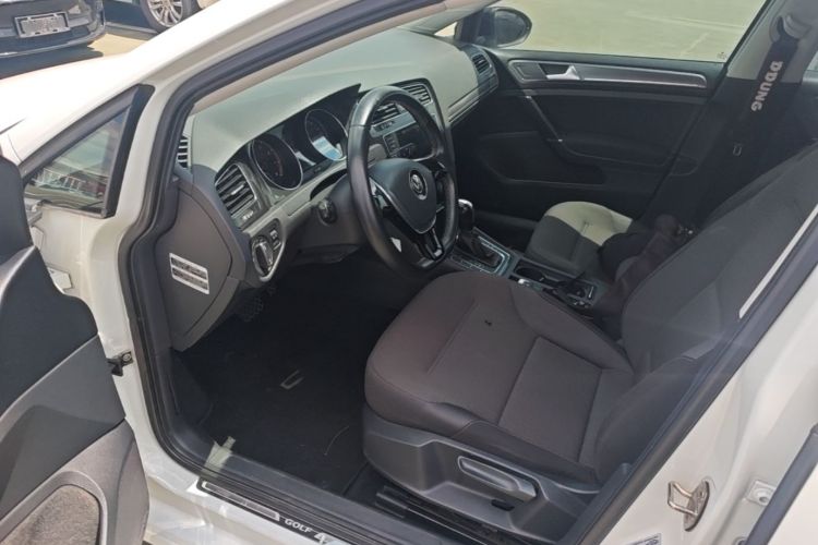 Volkswagen Golf 2017 car image #15