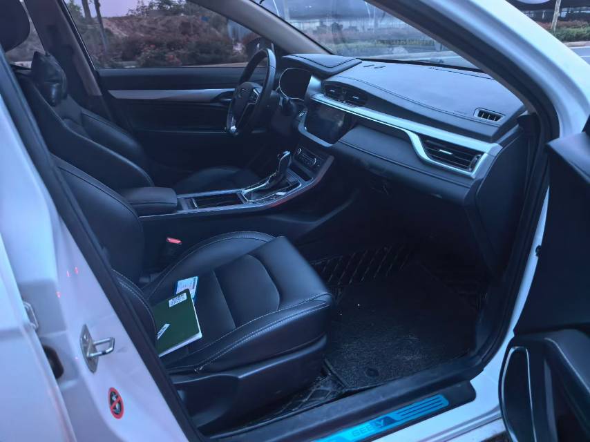 GEELY Emgrand 2018 car image #6