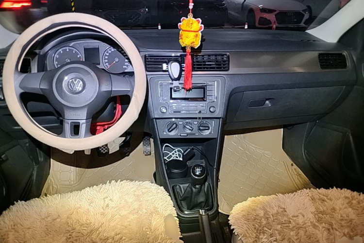 Volkswagen Santana 2016 car image #11
