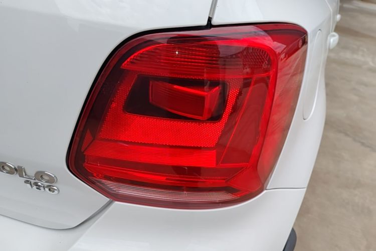 Volkswagen Polo 2016 car image #8