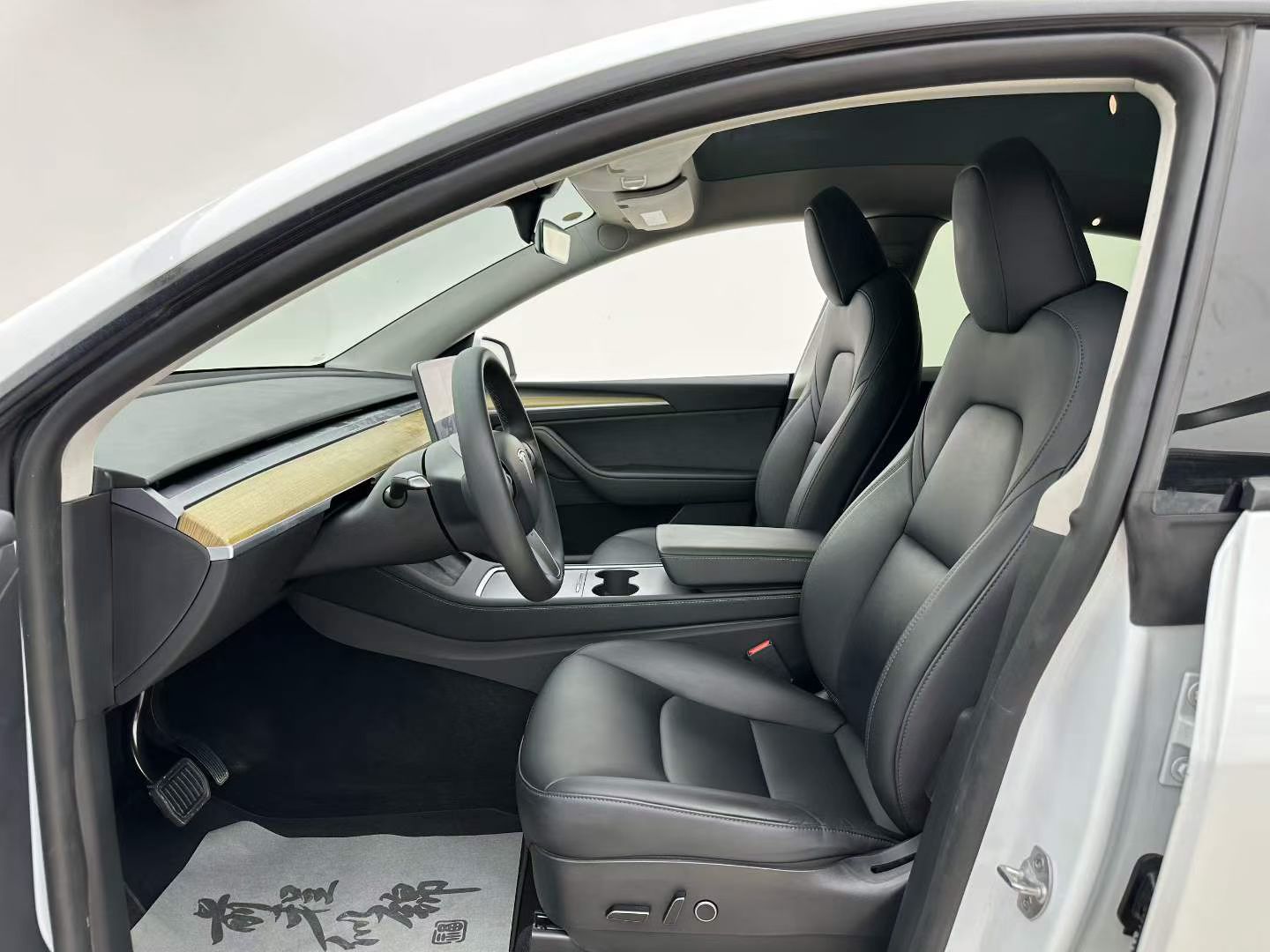 Tesla Model Y 2022 car image #5