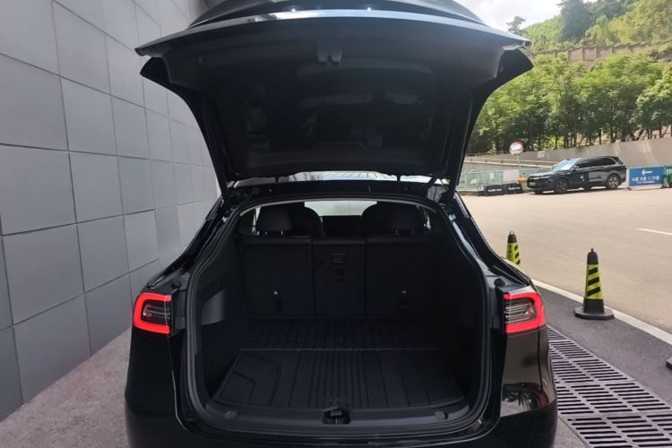 Tesla Model Y 2023 #21 Tesla Model Y 2023 car image #21