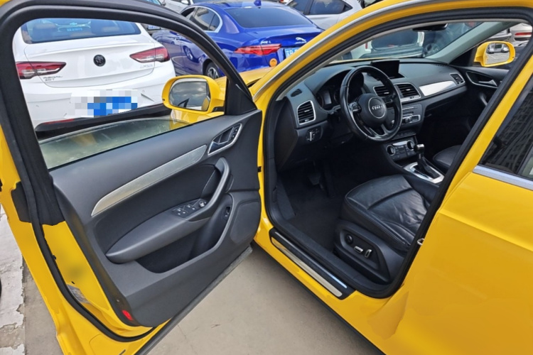 Audi Q3 2016 car image #16