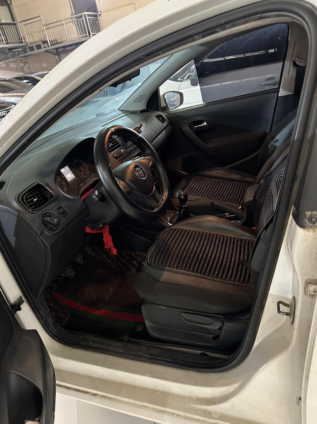 Volkswagen Polo 2015 car image #4