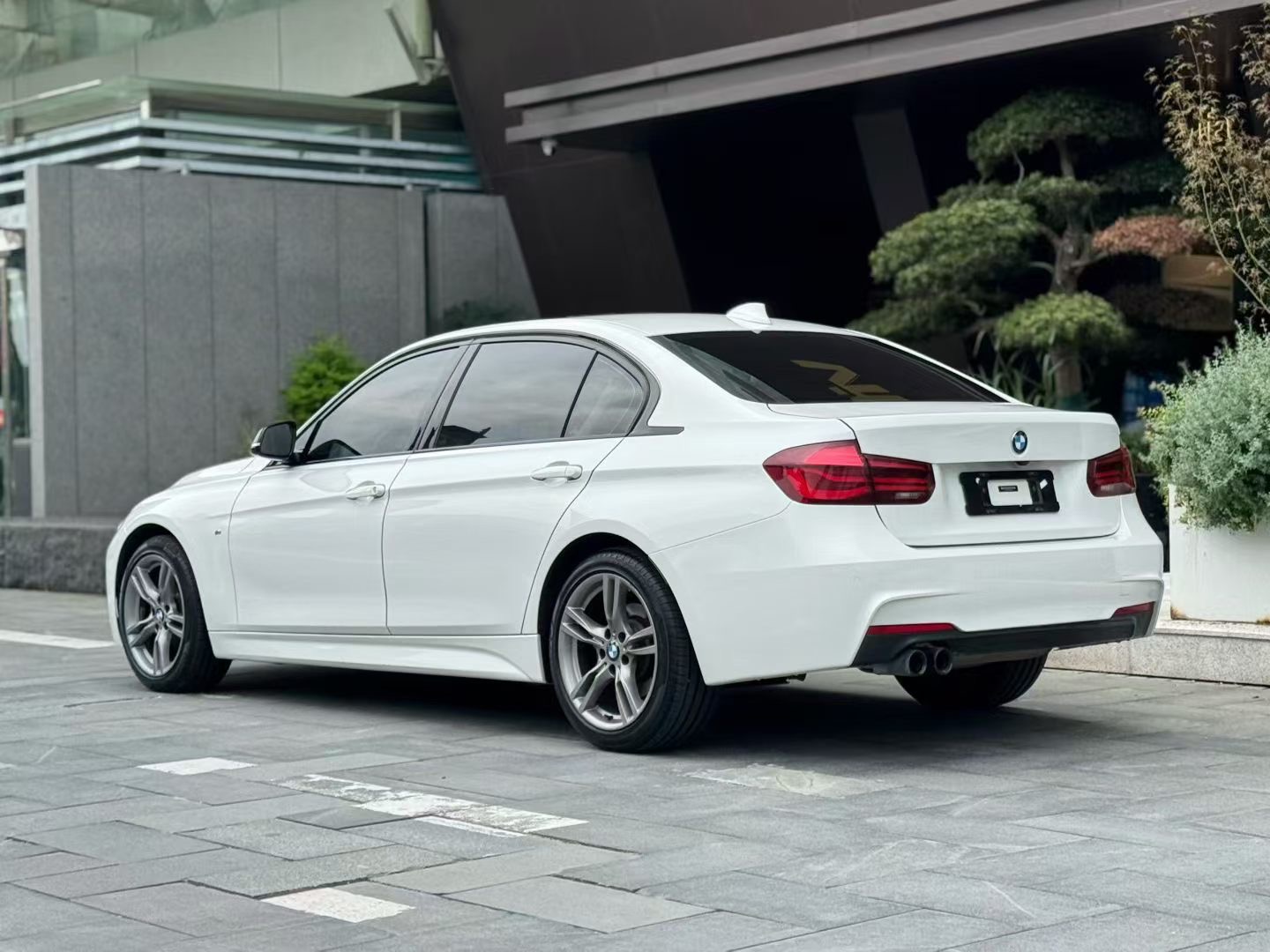 BMW 3 Series 2019 #6 BMW 3 Series 2019 car image #6