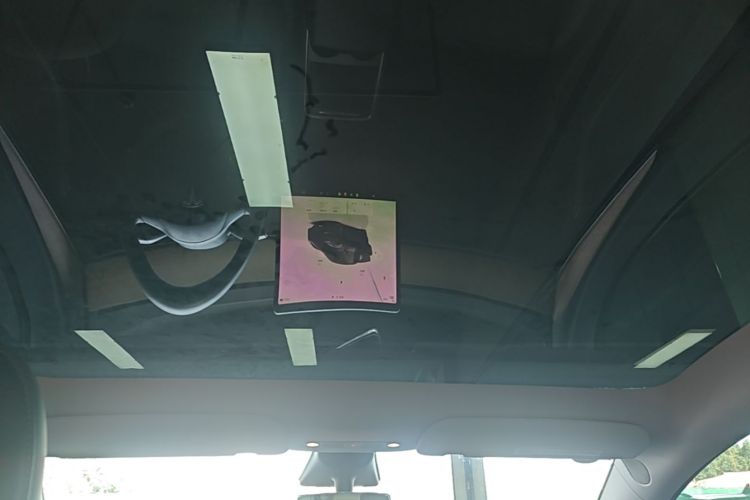 Tesla Model Y 2022 car image #18