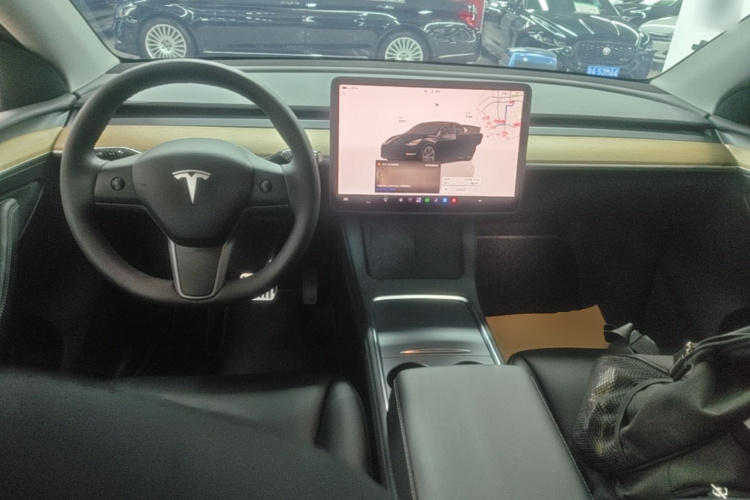 Tesla Model Y 2022 immagine di auto #10