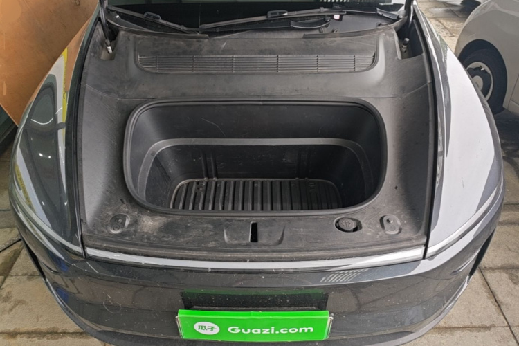 Tesla Model Y 2025 car image #22