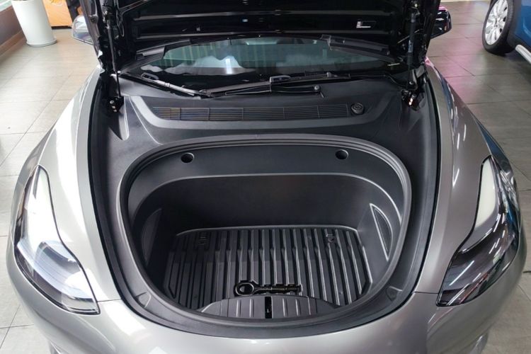 Tesla Model 3 2023 car image #20