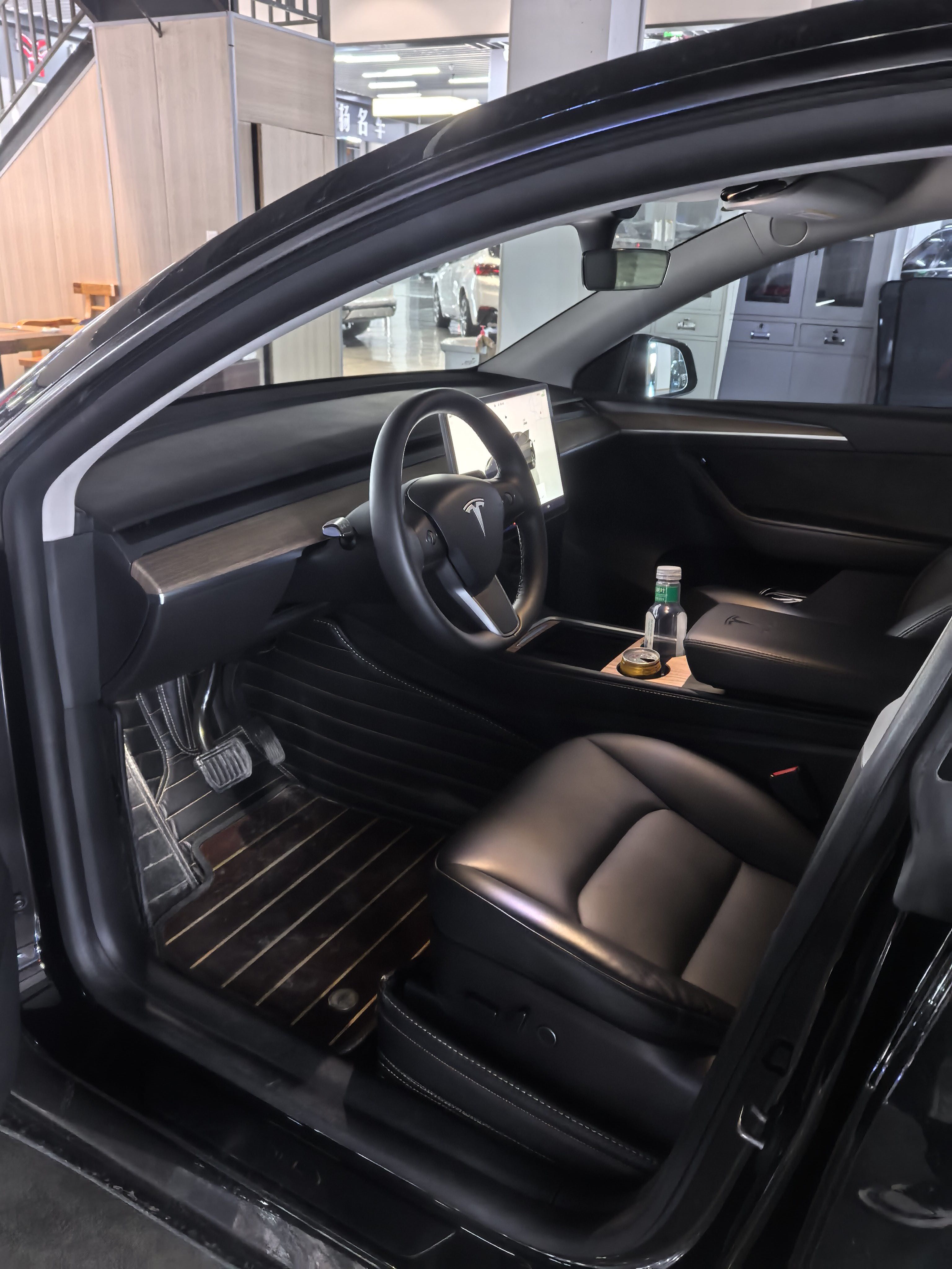 Tesla Model Y 2022 #5 Tesla Model Y 2022 car image #5