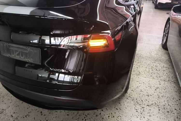 Tesla Model Y 2022 car image #8