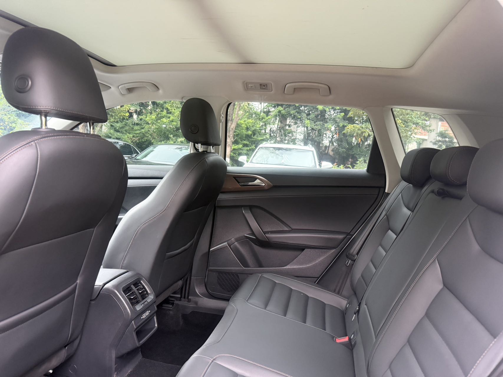 Volkswagen Tharu 2019 car image #6