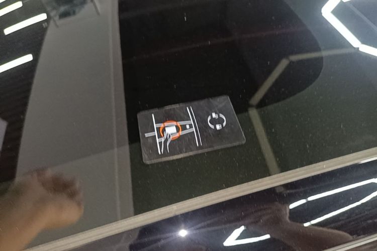 Tesla Model 3 2023 car image #9