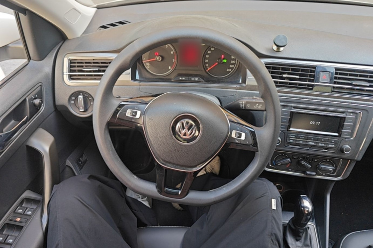 Volkswagen Santana 2016 car image #11