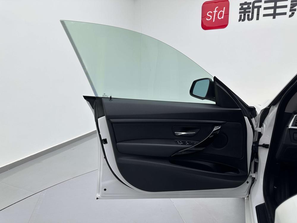 BMW 3 Series GT 2018 #26 BMW 3 Series GT 2018 immagine di auto #26