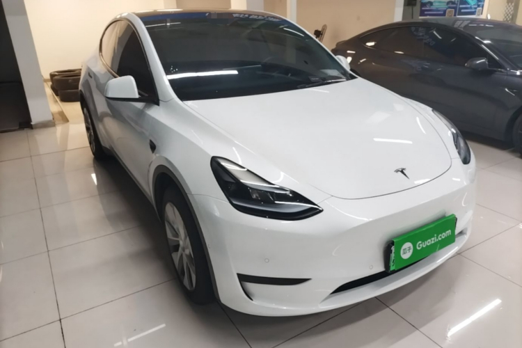 Tesla Model Y 2023 #4 Tesla Model Y 2023 car image #4
