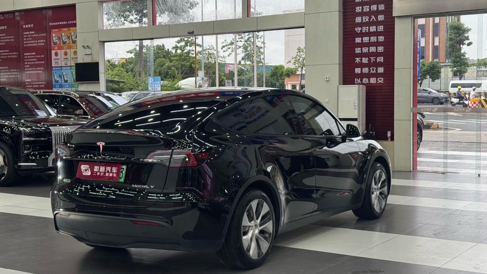 Tesla Model Y 2023 car image #6