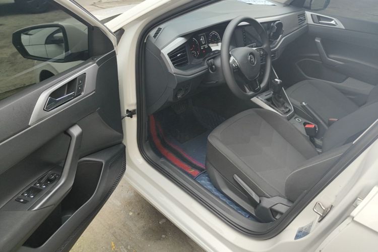 Volkswagen Polo 2021 car image #16