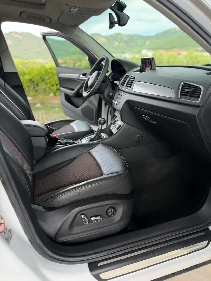 Audi Q3 2018 car image #9