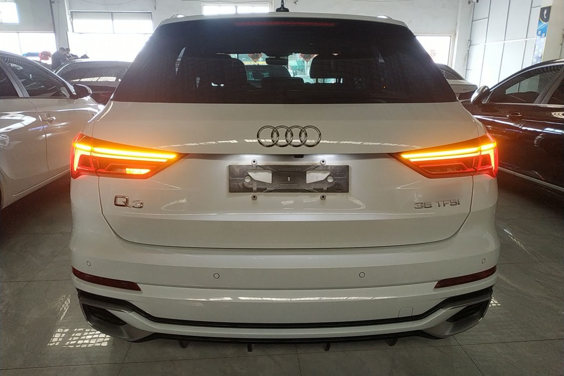 Audi Q3 2023 car image #4
