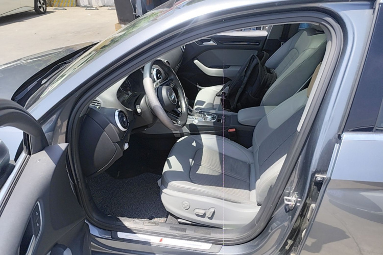 Audi A3 2018 car image #16