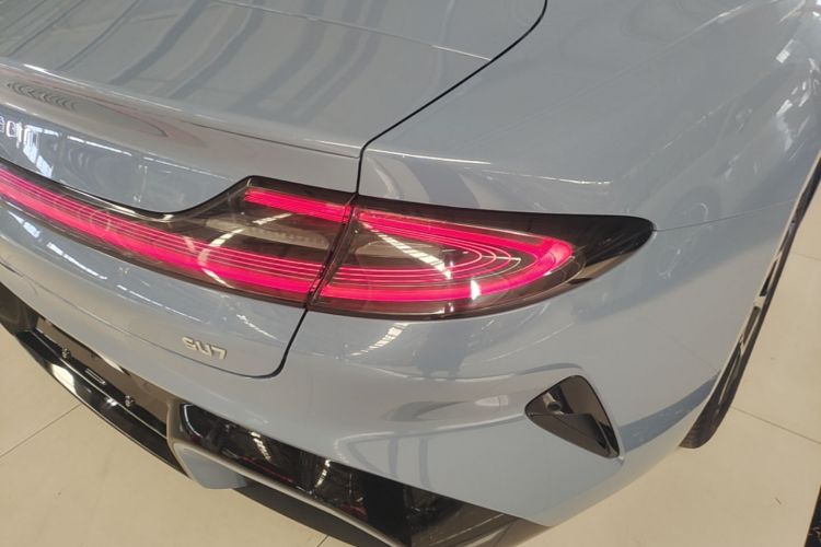 MI SU7 2024 car image #8